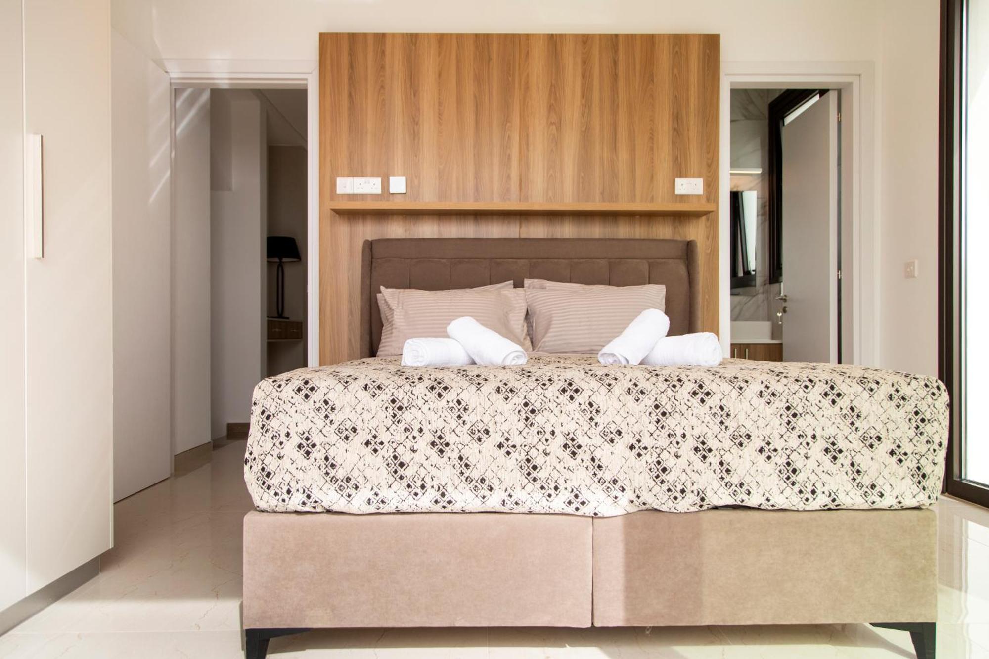 Santa Barbara Seafront Villas W Jacuzzi Pool Пафос Екстериор снимка
