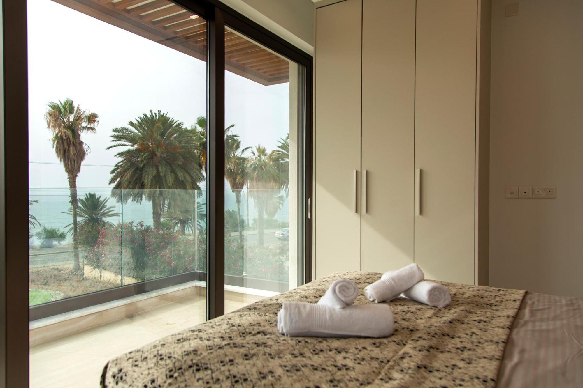 Santa Barbara Seafront Villas W Jacuzzi Pool Пафос Екстериор снимка
