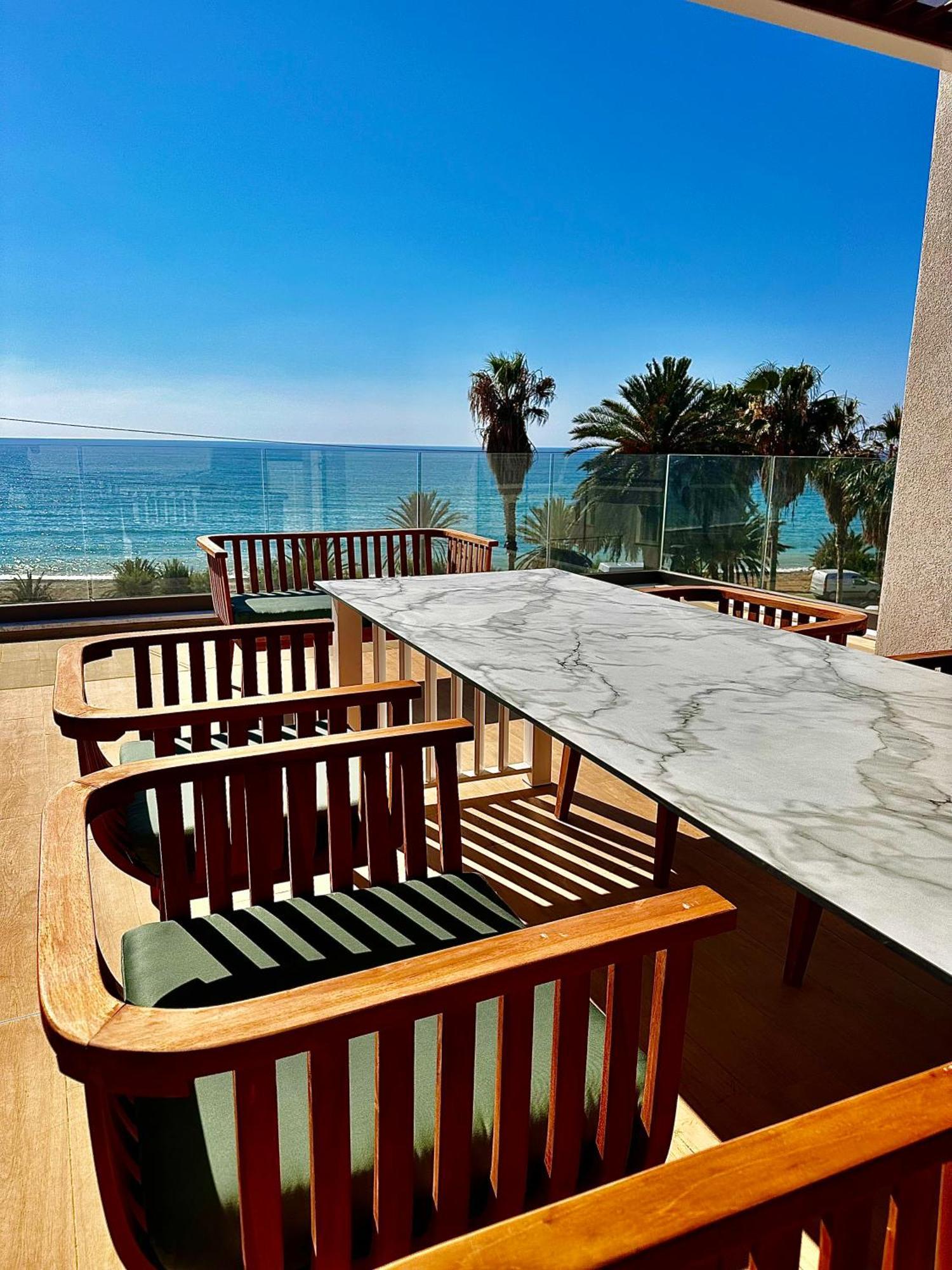 Santa Barbara Seafront Villas W Jacuzzi Pool Пафос Екстериор снимка