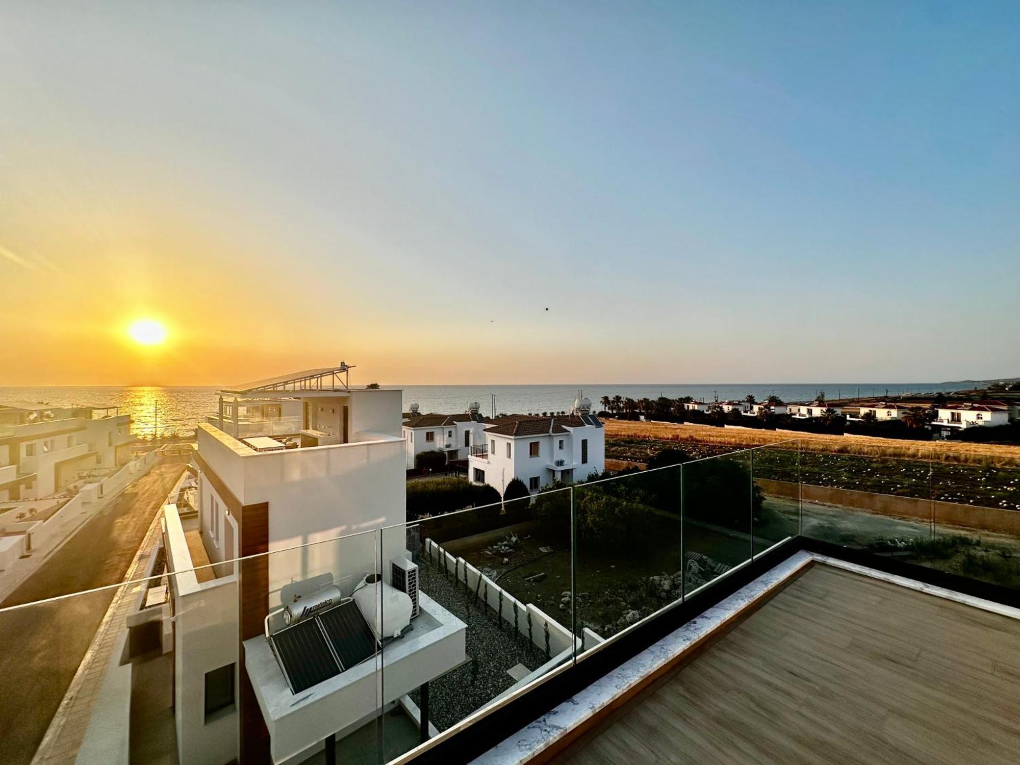 Santa Barbara Seafront Villas W Jacuzzi Pool Пафос Екстериор снимка