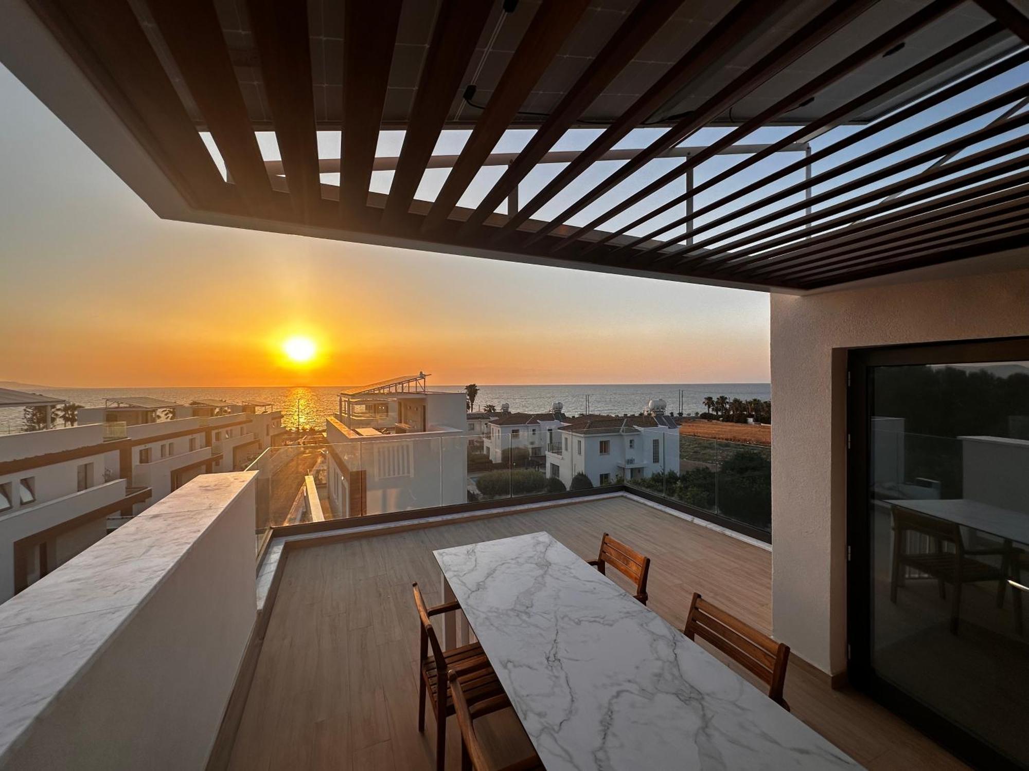 Santa Barbara Seafront Villas W Jacuzzi Pool Пафос Екстериор снимка